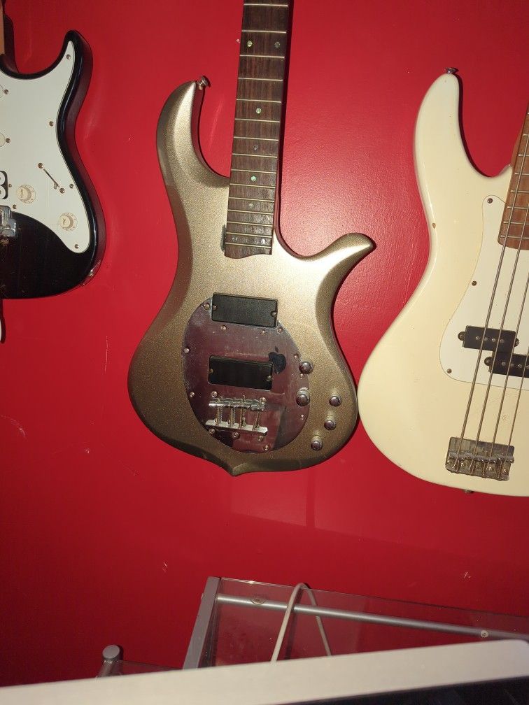 Broken Traben Bass Guitar (Free)