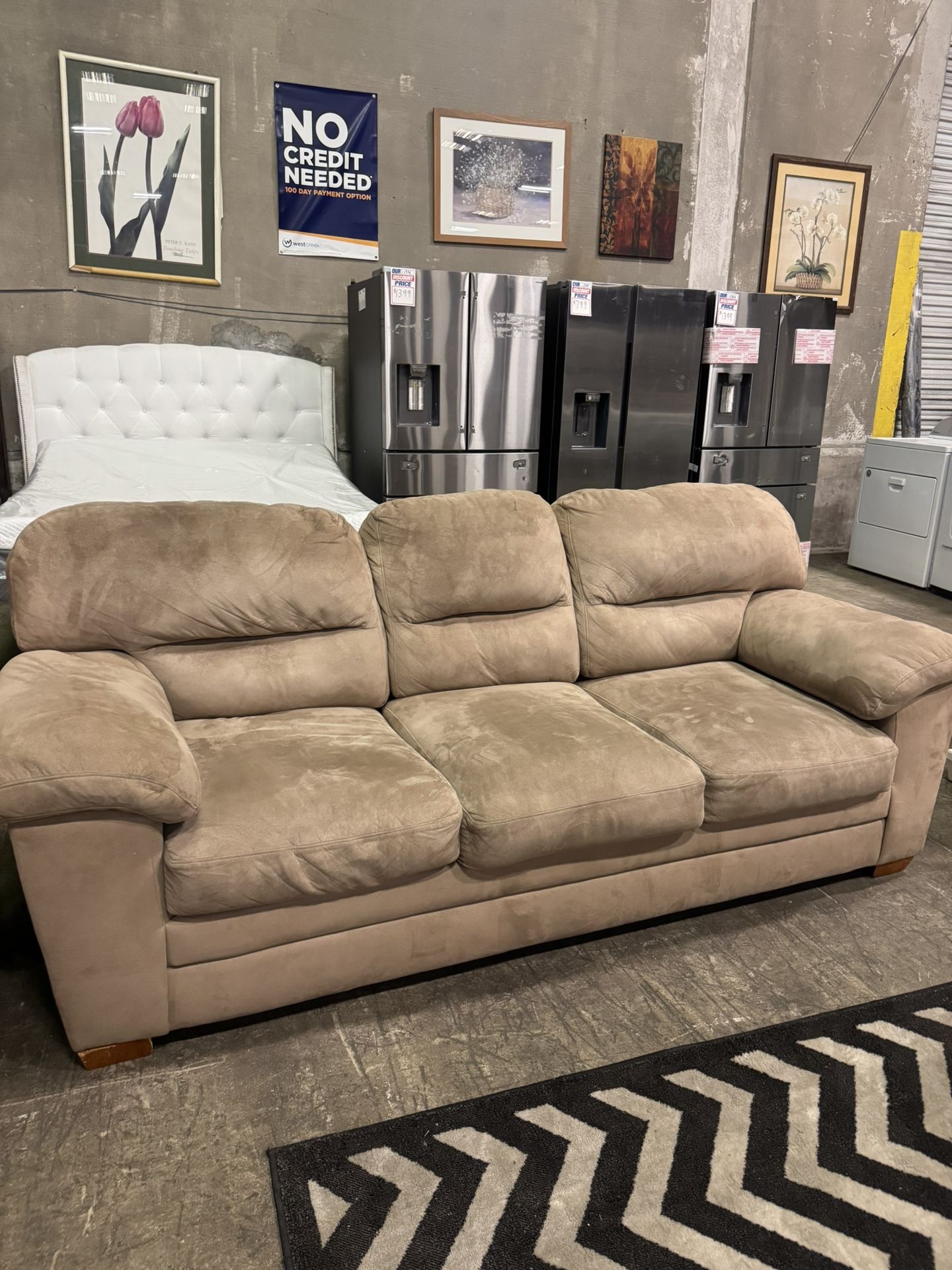 Sleeper Sofa. 🚚WE DELIVER🚚