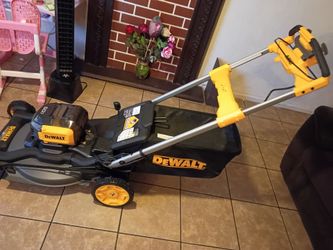 Brand New 60 volt DeWalt 21" transmission lawn mower tool only $$200 fijo fijo