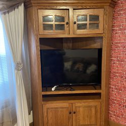 Entertainment center/ TV Stand