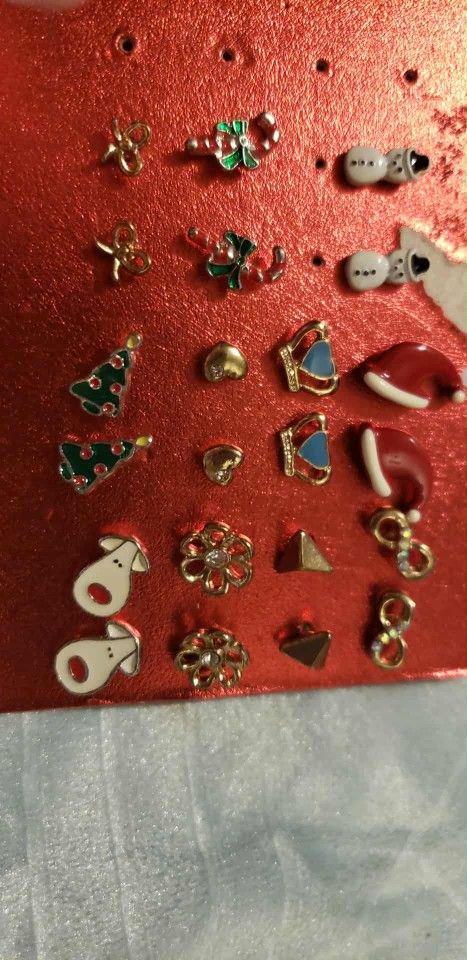 🩷 11 Earrings All Diff Kinds - Available 