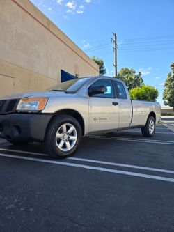 WORK TRUCK ,WORK TRUCK 
2008 Nissan titan FLEXFUEL
Runs very good
AC WORKS
NEW TIRES
Automatic 
Motor V8
scratches here and there ,but is a WORK TRUCK
