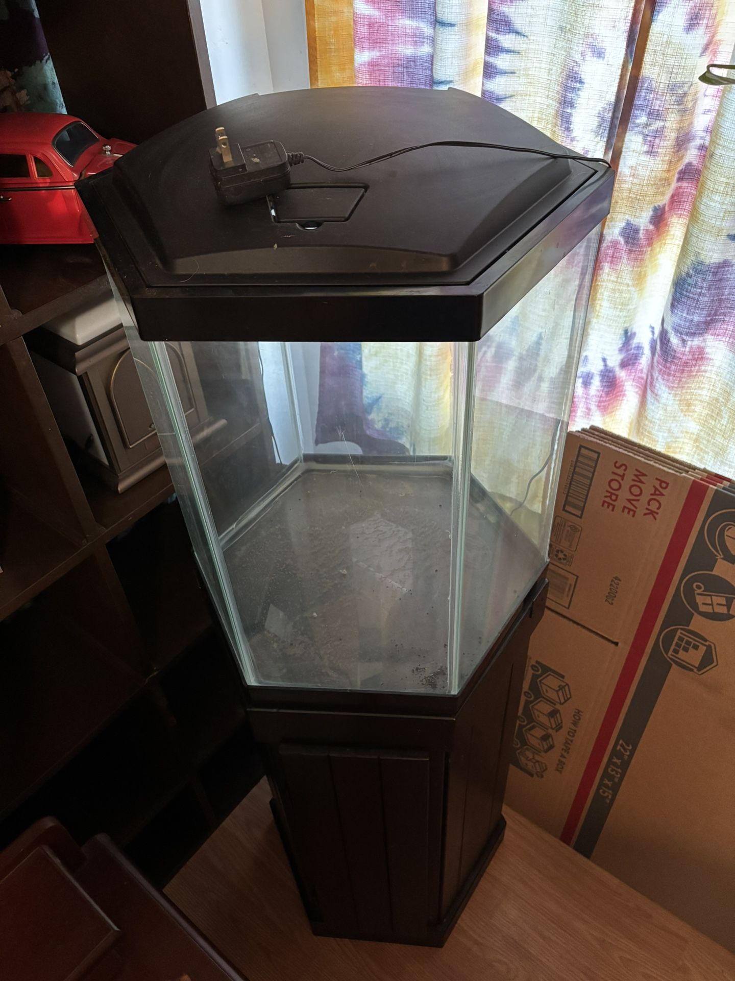 28 Gallon Aquarium Tank & Stand