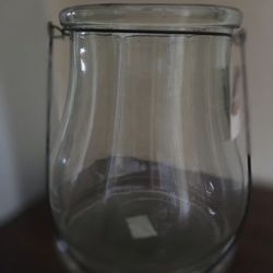 Clear Glass Lantern/Vase With Blk Metal Handle, 10x7x8, Nice Heavy Weight,NEW, Giftsble $10.00  