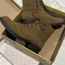 Women’s Size 9 Boots