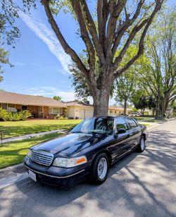 2001 Ford Crown Victoria