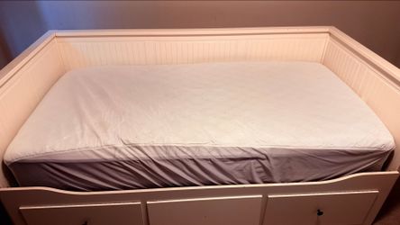 Twin size day bed