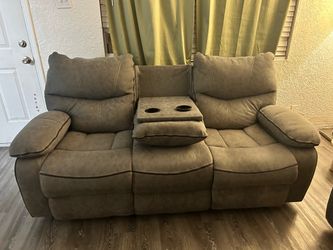 Reclining Loveseat with Center Console