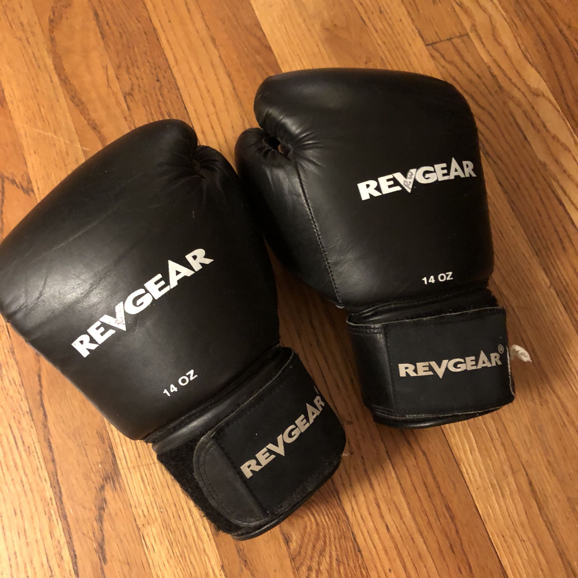 RevGear 14oz Leather Boxing Gloves - Excellent Condition