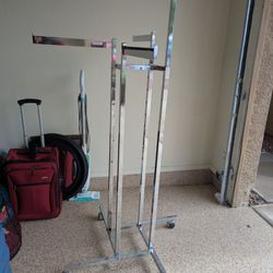 CLOTHES RACK 