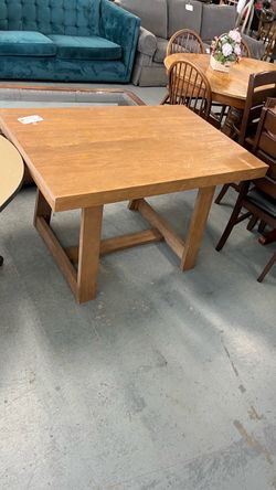 (In store) small kitchen or dining table