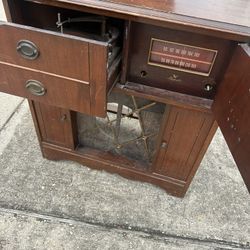 78 Rpm Turntable And Tube Radio Not Working