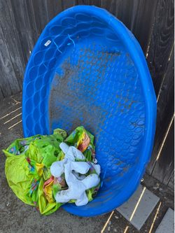 Free kids pool and water toys