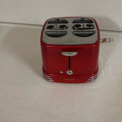 Hot dog and hotdog roll combined toaster 