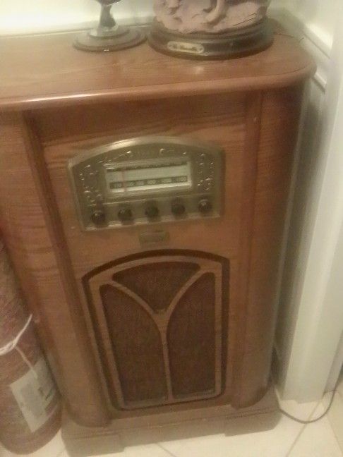 Floor Model Radio WorksThomas 95.00