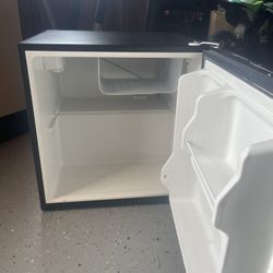 Black And Decker Mini Fridge