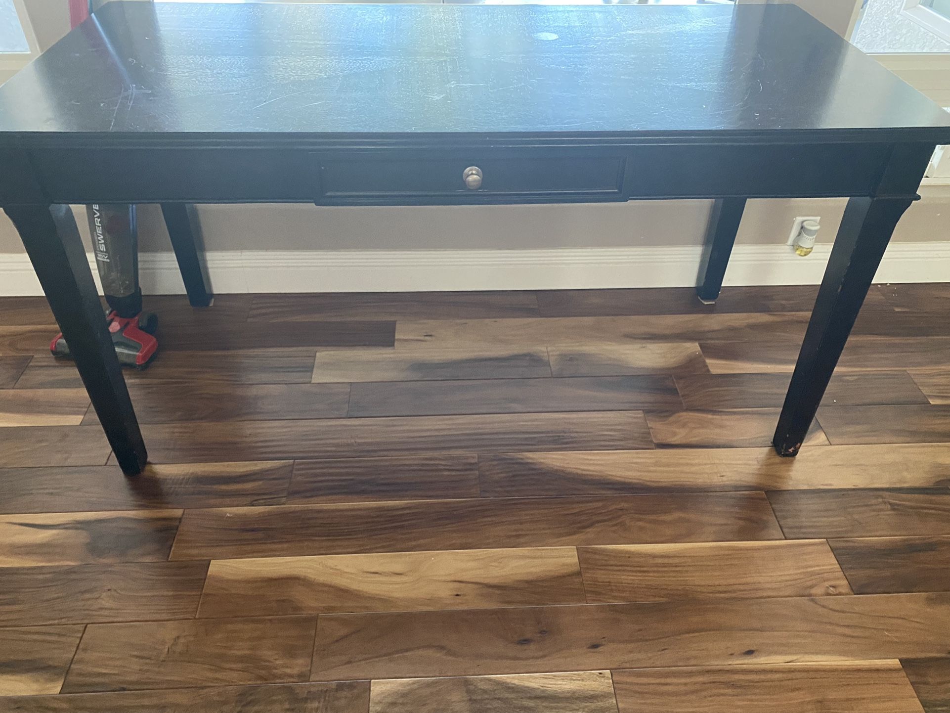 Black Desk