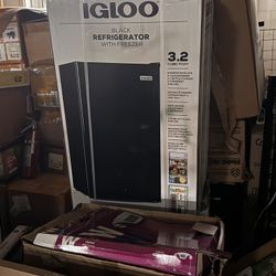 Igloo 3.2 cubic feet refrigerator - brand new 