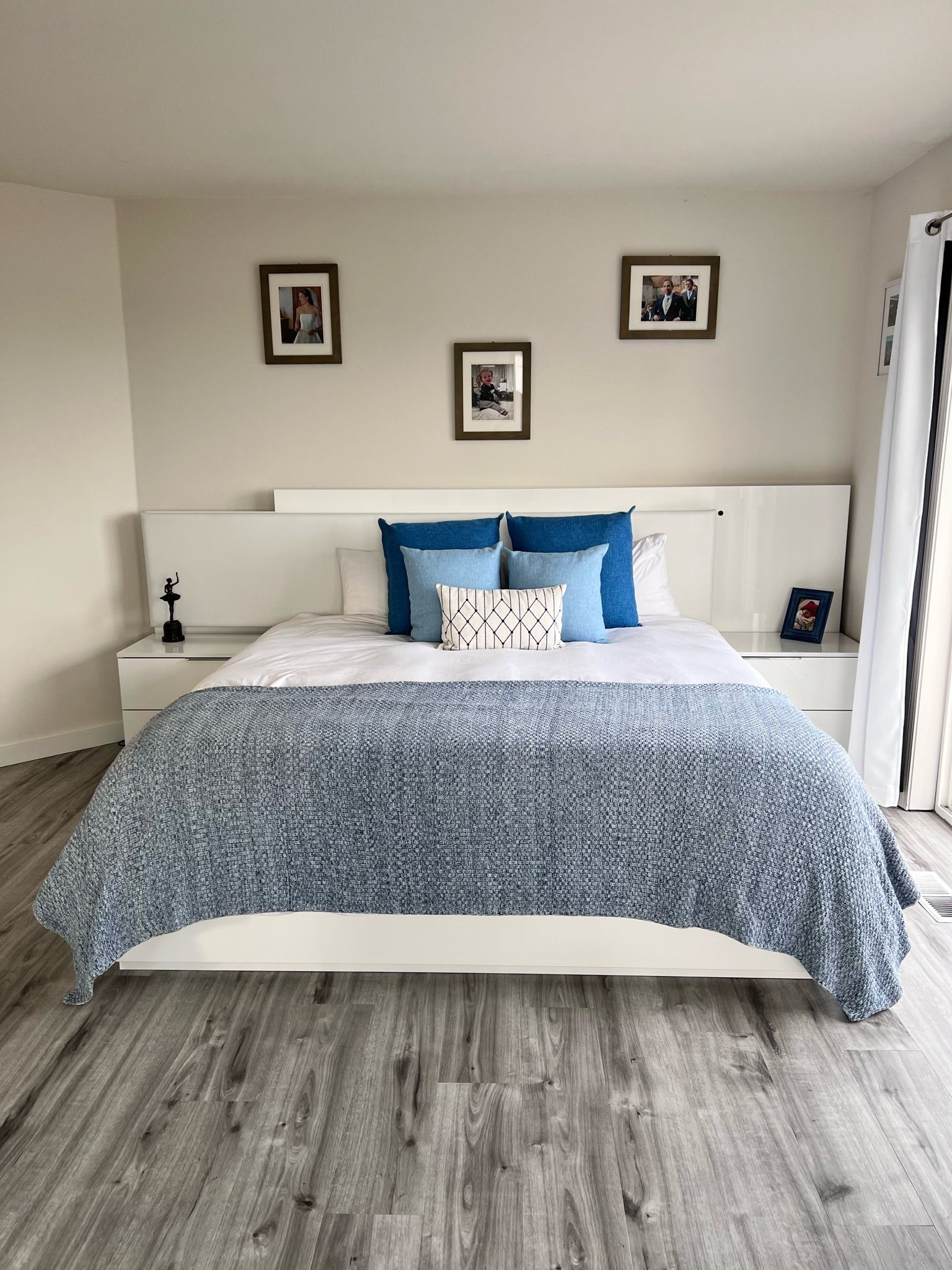 Modern white king bedroom set for Sale in WA OfferUp