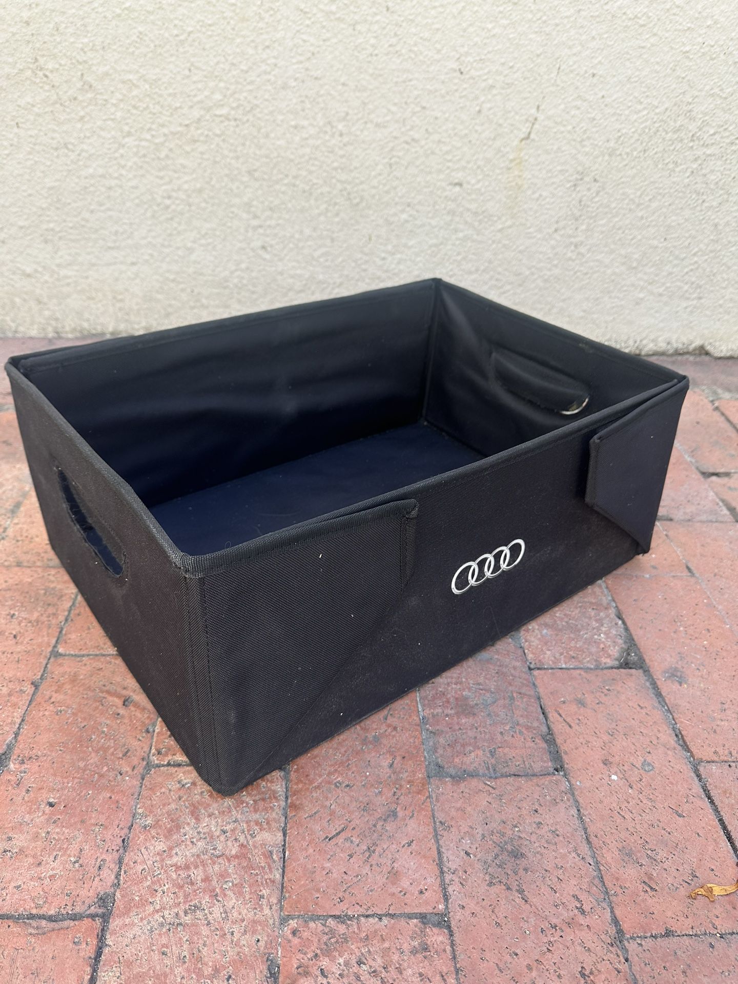 ‎ Audi auto cargo box collapsible. 13” x 19” x 7.5”