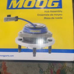 Moog Hub Assembly For 99-2006 Chevy Avalanche 