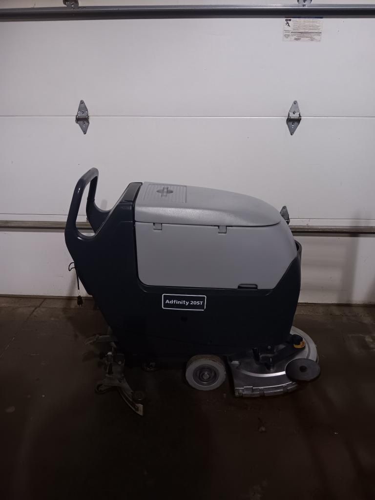 Advance floor scrubber 20”