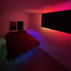 Full Size Mattress With Wooden Frame 