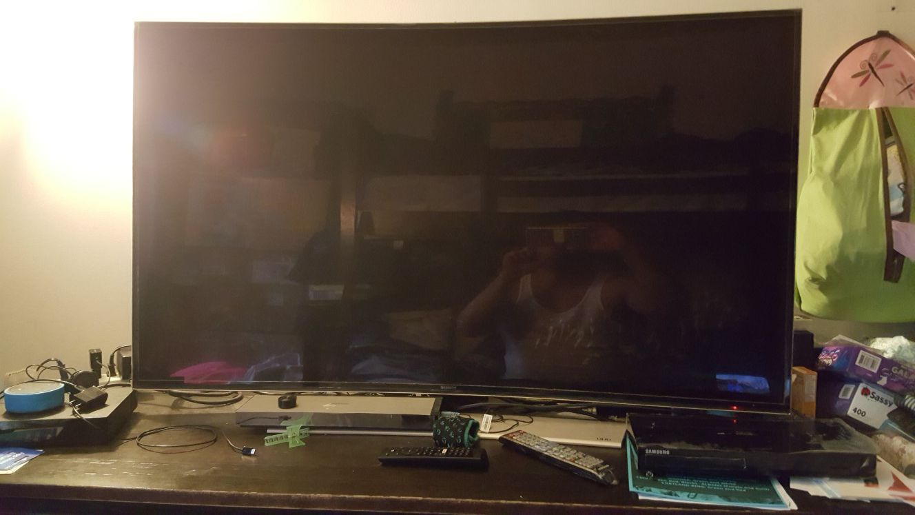 I'm selling a like new 2015 4k 3d curve unh900 Samsung tv