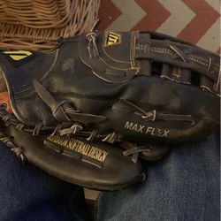 Mizuno Max Flex Softball Mitt