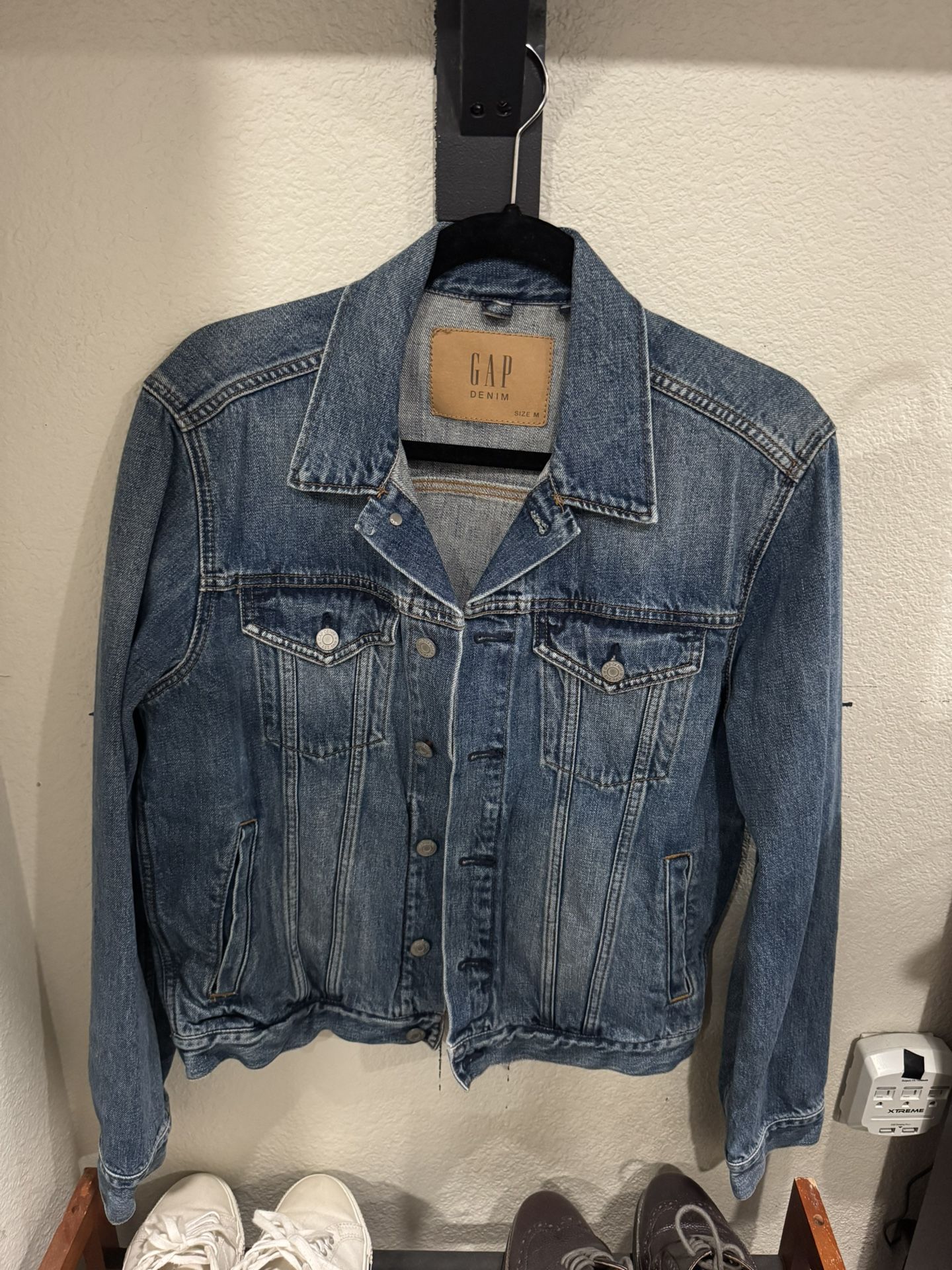 Gap Denim Jacket (Men’s Size Medium)