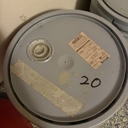 5 Galon Painting Interior. Paint. Color In Pitch Little Gray.    