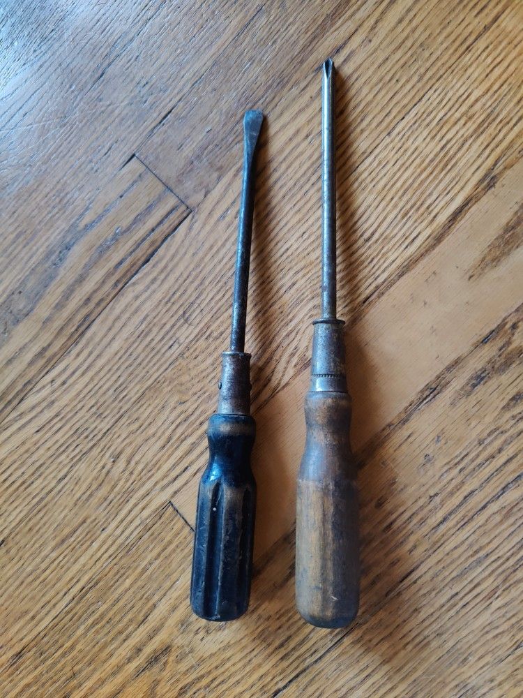 Vintage Wood Handle Screwdrivers! BOTH $5