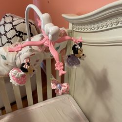 Minnie Mouse crib mobile with lights and music option