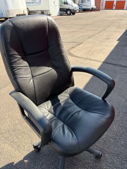 Black leather computer chair