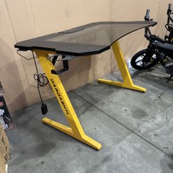 Computer desk