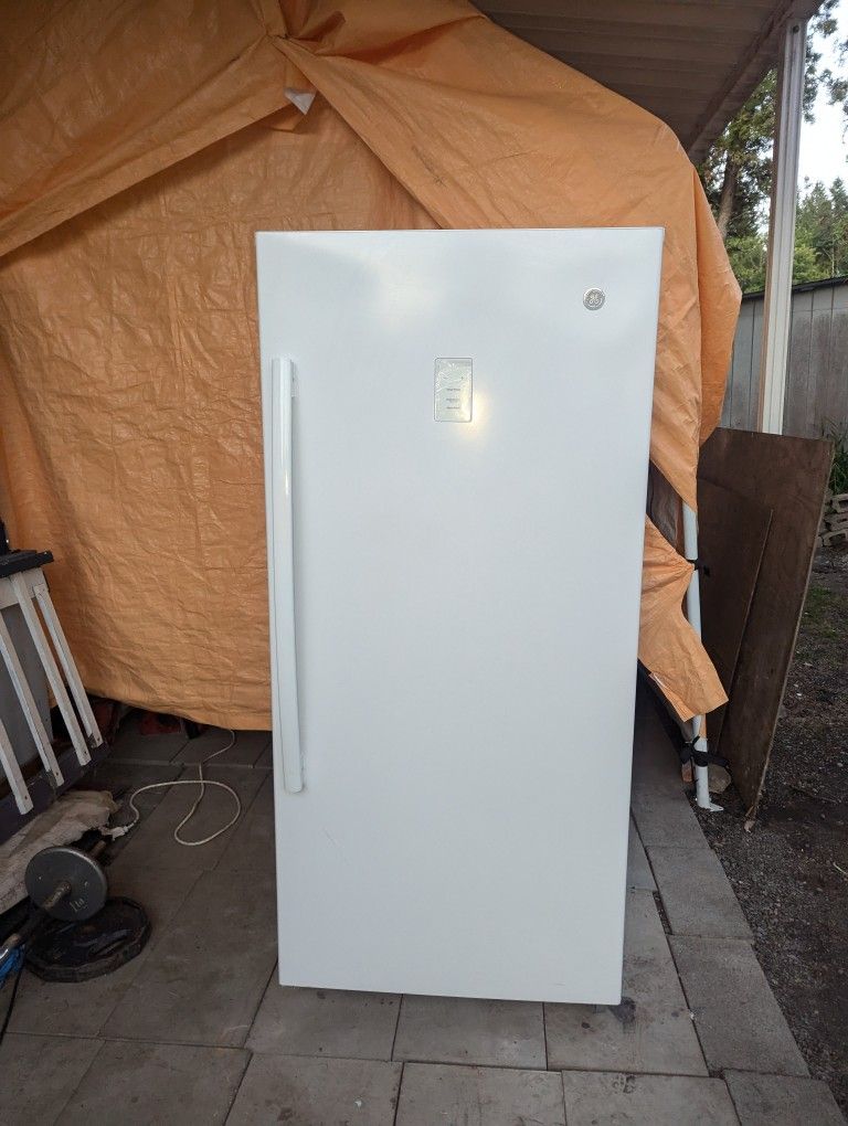 Upright Freezer GE Frost Free 14 Cubic Feet Like New