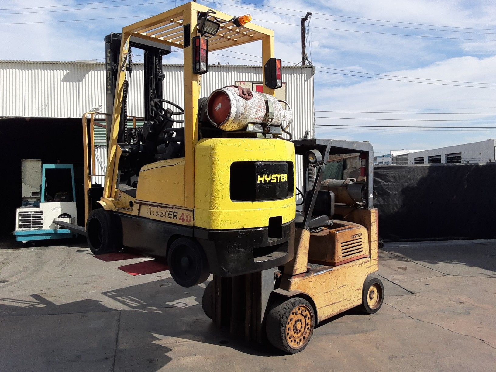 FORKLIFT "HYSTER" 9000-LB CAP (3) STAGES $3,790!!!! LOW HOURS NO ISSUES!!! AUTOMATIC $3,790!!!! WHOLESALE