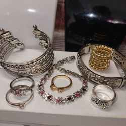 #2375, GOLD AND SILVER PLATED LOT OF VINTAGE JEWELRY, RINGS 7,6,10,11, BRACELETS 