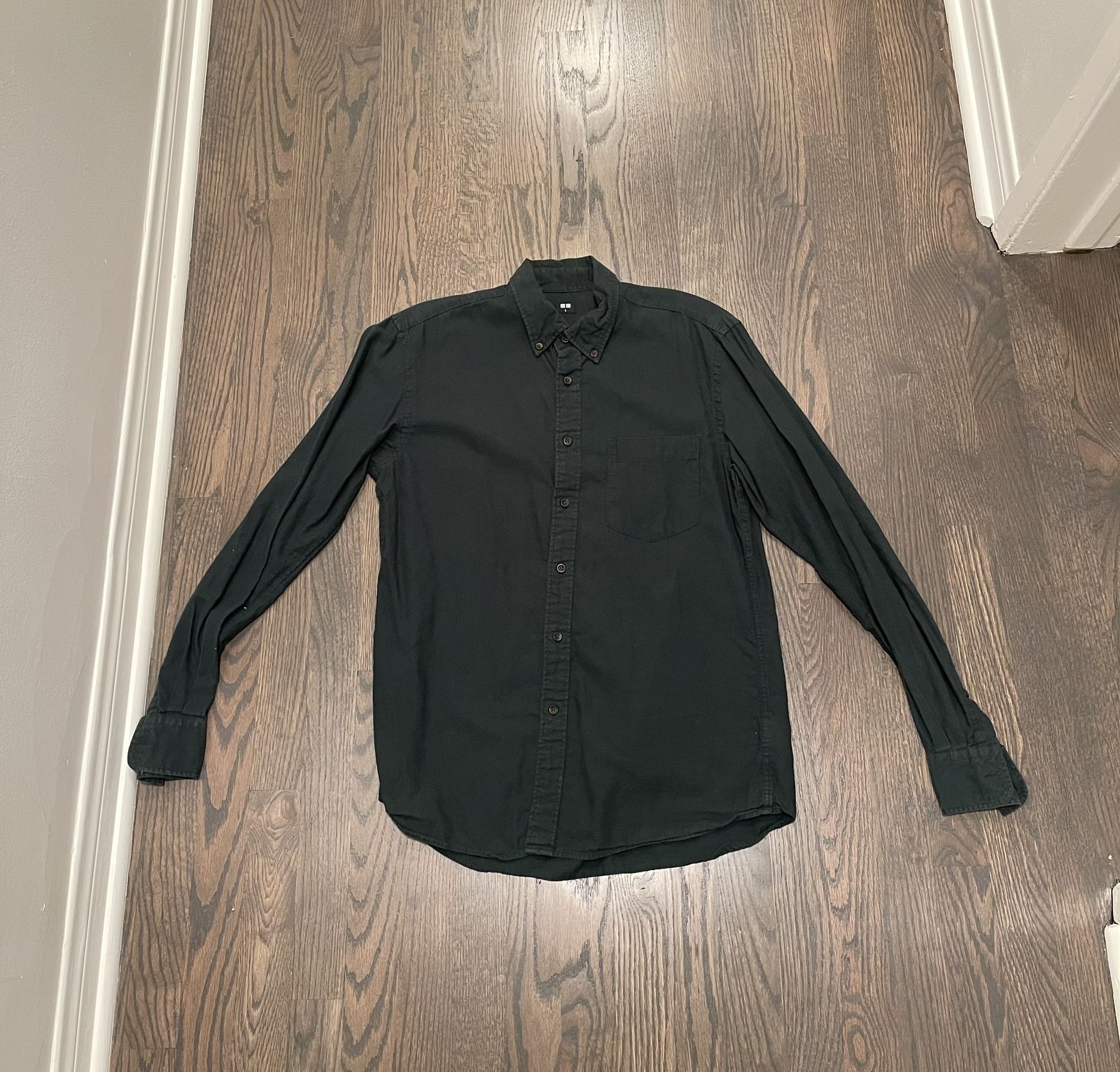 UNIQLO - Men’s Small Button Down Shirt
