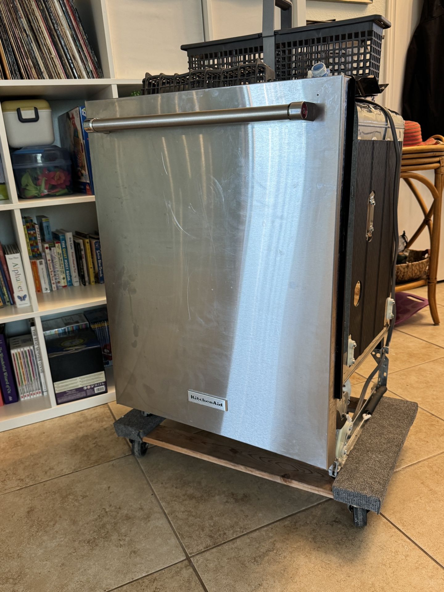 Free High-end Kitchen-Aid dishwasher (needs Repair)