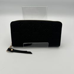Louis Vuitton Zippy Wallet 