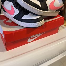 Women Nike Size 6Y
