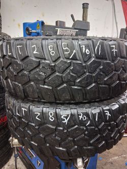 1 pair of LT285/70/R17 with 80%  of tread or life COOPER EVOLUTION hablamos espan̈ol
