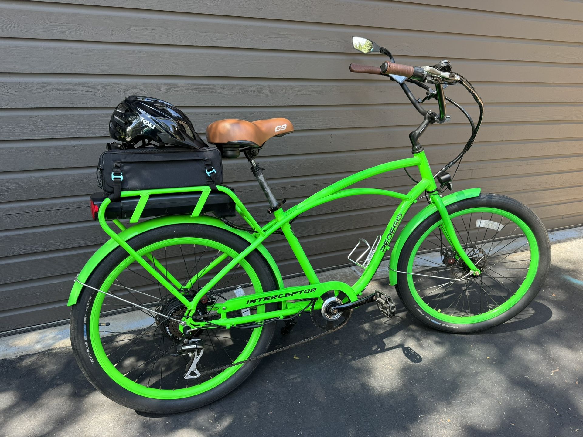 Pedego Interceptor Cruiser Ebike, W/Long Range Battery And Many Accessories
