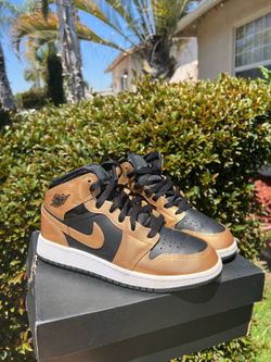 Air Jordan 1 , Worn only 3 times basically New !! Size 4.5y