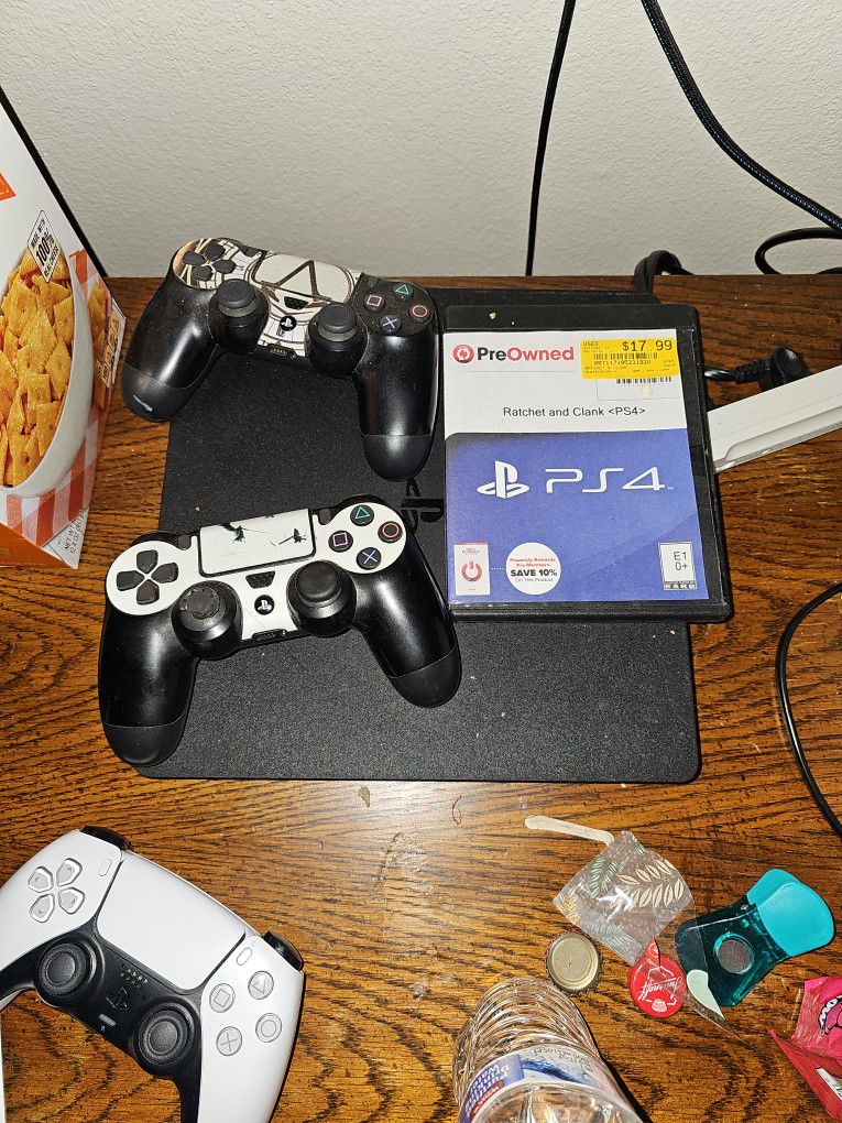 Ps4 Slim With 2 Controllers And Ratchet And Clank