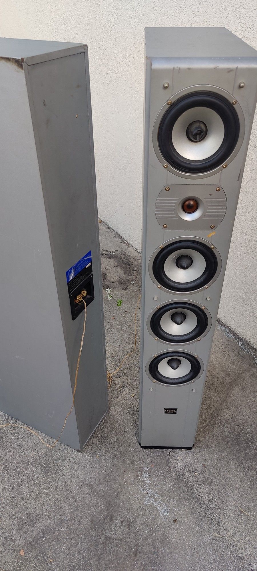 DIGITAL AUDIO MODEL SL-1100MULTI CINEMA SOUND SERIES 111 DIGITAL THRE WAY 250 WATTS HI-FI TWEETTER
BUILT IN SUBS