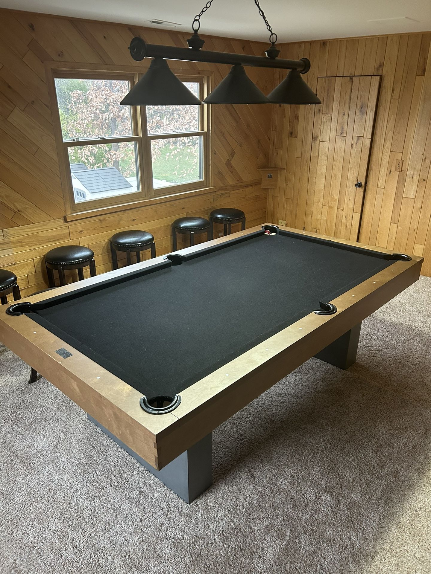 Pool table 