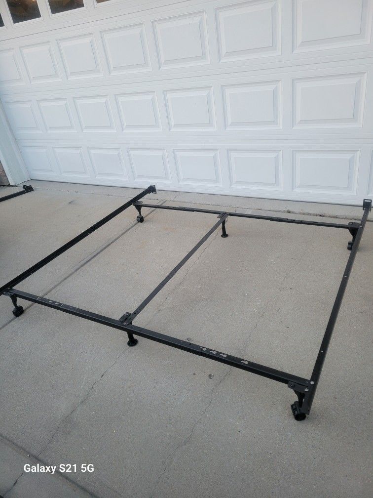 Kung Size Metal Bed Frame 