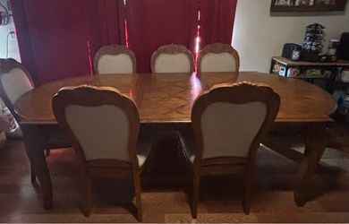 Table with 6 chairs